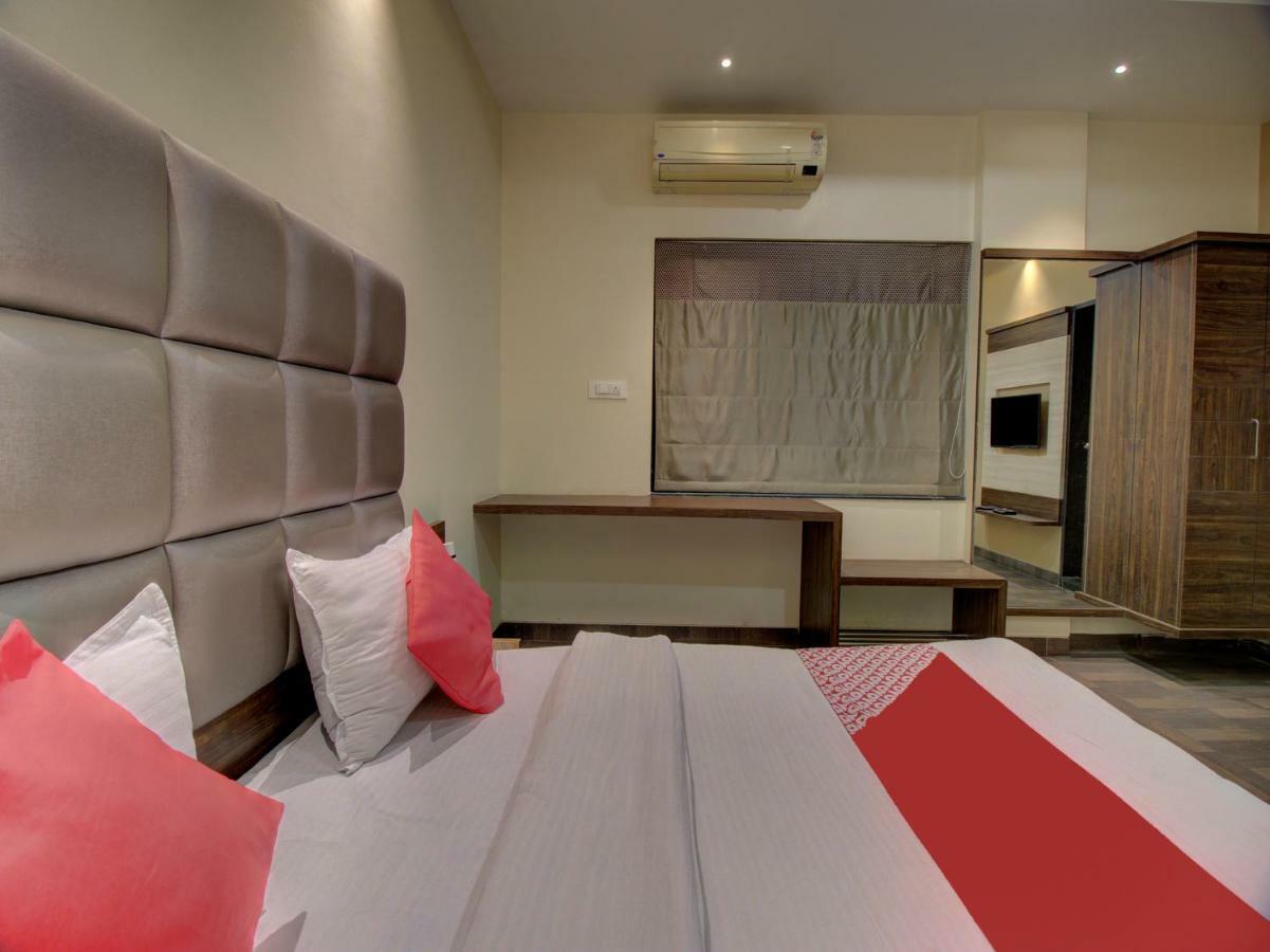 Oyo 35844 Hotel Lotus Residency Sangli Экстерьер фото