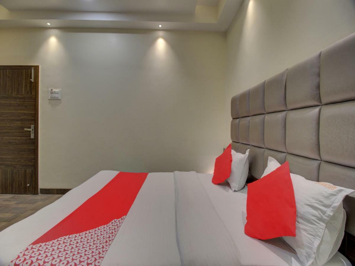 Oyo 35844 Hotel Lotus Residency Sangli Экстерьер фото