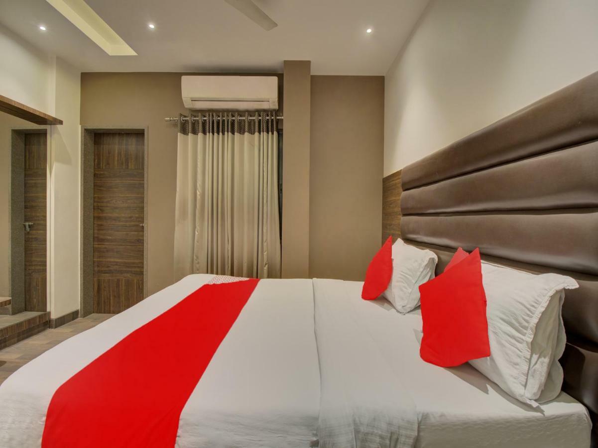 Oyo 35844 Hotel Lotus Residency Sangli Экстерьер фото
