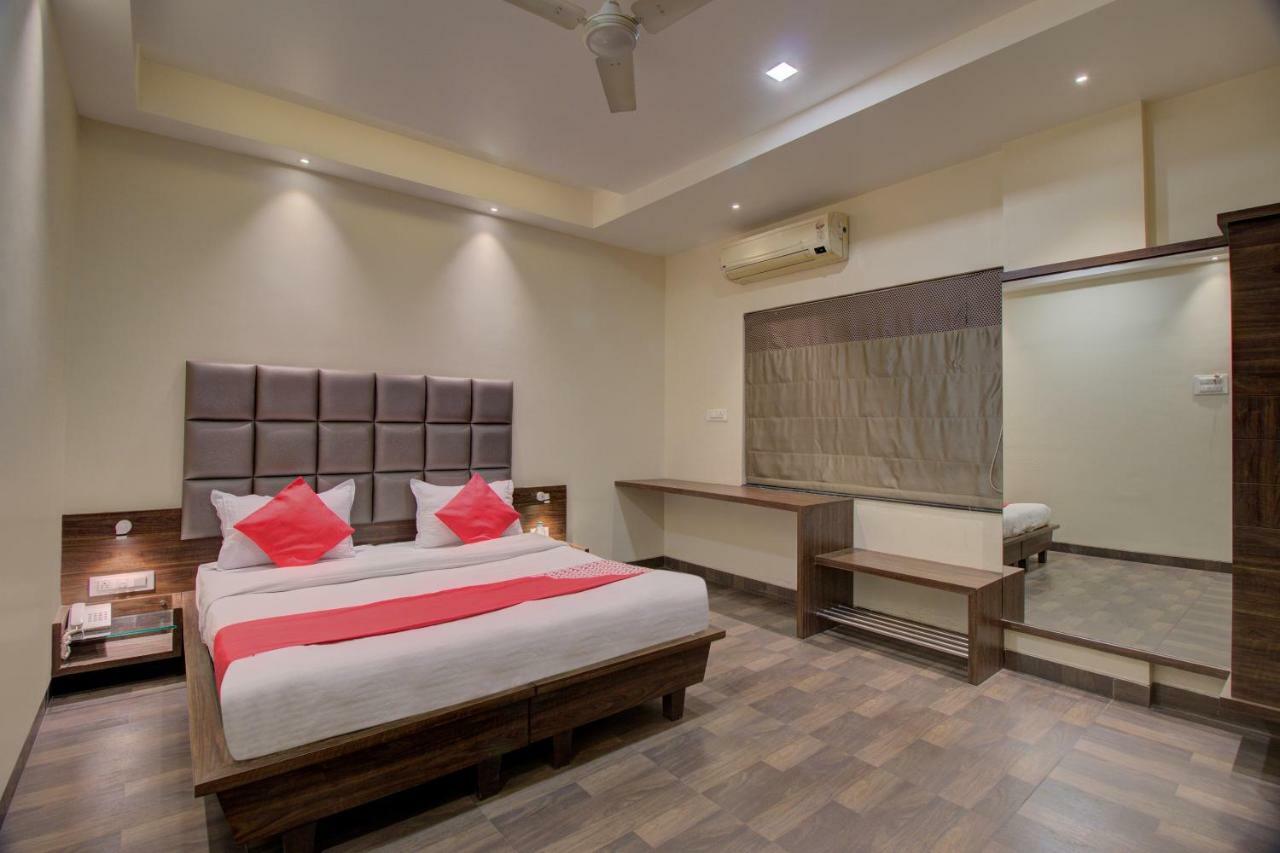 Oyo 35844 Hotel Lotus Residency Sangli Экстерьер фото