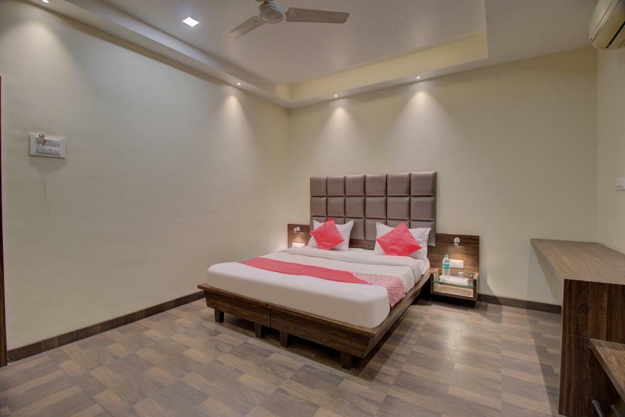 Oyo 35844 Hotel Lotus Residency Sangli Экстерьер фото