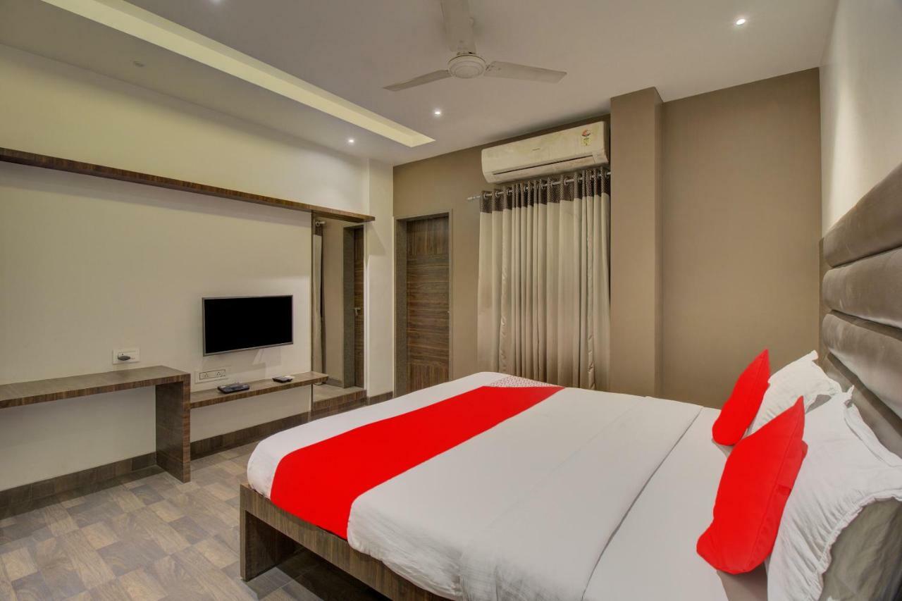 Oyo 35844 Hotel Lotus Residency Sangli Экстерьер фото