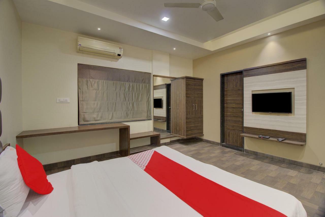 Oyo 35844 Hotel Lotus Residency Sangli Экстерьер фото