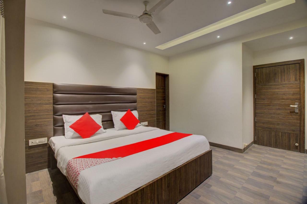 Oyo 35844 Hotel Lotus Residency Sangli Экстерьер фото