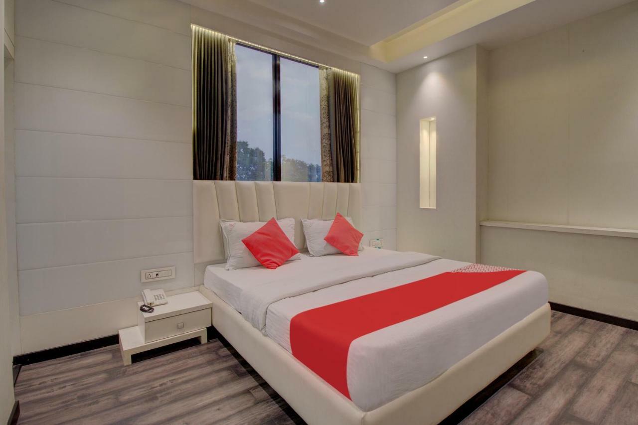 Oyo 35844 Hotel Lotus Residency Sangli Экстерьер фото