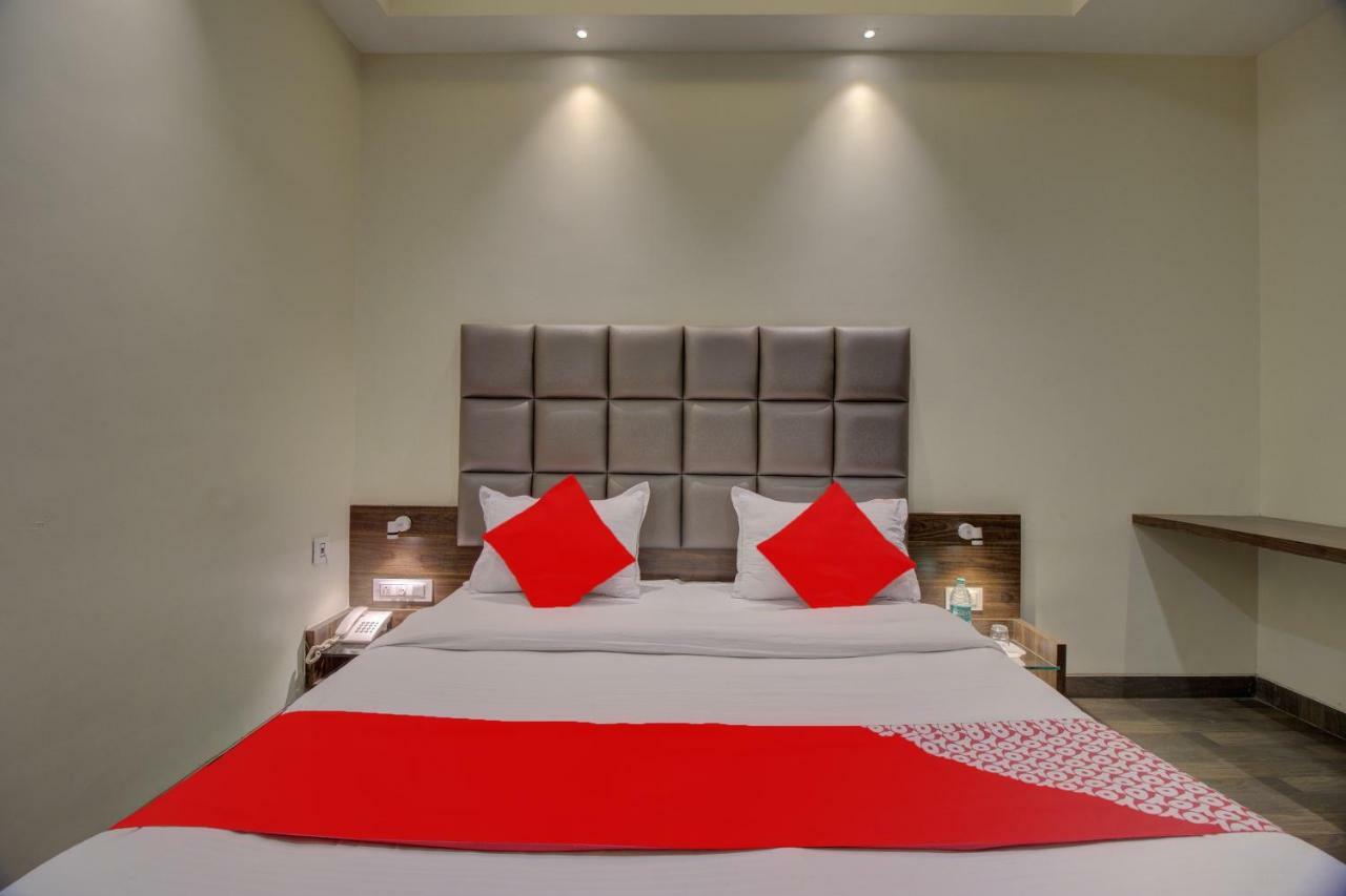 Oyo 35844 Hotel Lotus Residency Sangli Экстерьер фото